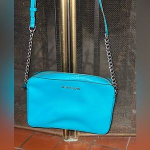 Like new Micheal Kors crossbody teal